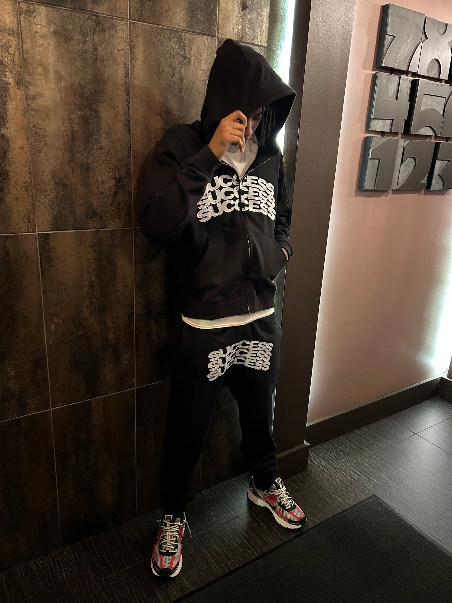 BLACK ‘SUCCESS’ SWEATSUIT