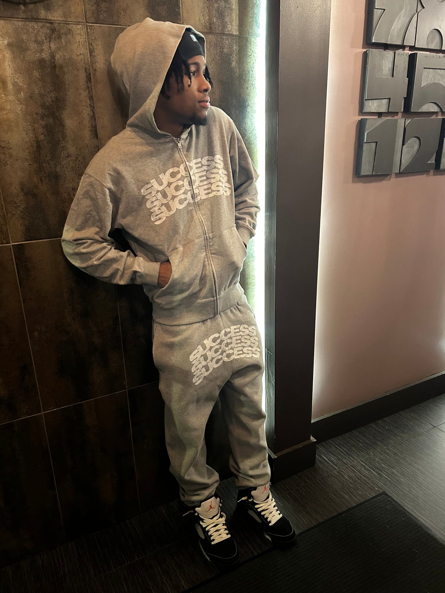 GREY ‘SUCCESS’ SWEATSUIT